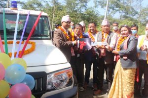 धनकुटाका नेकपा नेता भण्डारीसहित चार जनाले दिए गाउँपालिकालाई एम्बुलेन्स