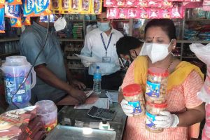 खनारमा म्याद गुज्रिएका सामान बिक्री गरेको भेटियो