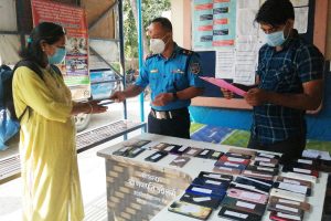 इटहरी प्रहरीले फेला पार्यो ३८ थान हराएका मोवाइल