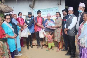 धनकुटाको चौबिसे गाउँपालिकाले दिन थाल्यो सुत्केरीलाई खाना, शिशुलाई नाना