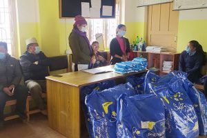 छथर जोरपाटी गाउँपालिकाले छात्रालाई बाढ्न थाल्यो सेनिटरी प्याड