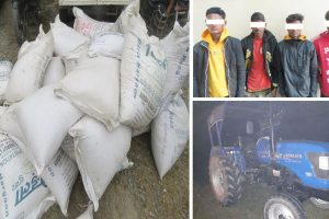 मोरङको धनपालथानबाट अबैध चिनीसहित चार जना पक्राउ, सुनबर्सीबाट ट्याक्टर नियन्त्रणमा