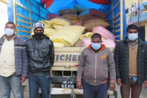 इटहरीबाट ५ लाख मूल्यको सुर्तीजन्य पदार्थ बरामद, चार जना पक्राउ