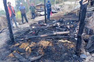 छथर जोरपाटीमा आगलागीबाट घर जलेर नष्ट