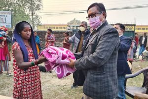 इटहरी उपमहानगरद्वारा विपन्नलाई ओढ्ने वितरण