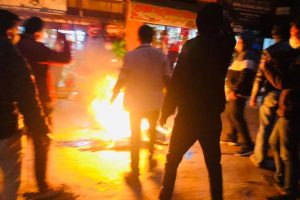 धनकुटामा प्रधानमन्त्रीको पुत्ला दहन