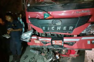 उर्लाबारीमा ट्रकको ठक्करबाट स्कुटरमा सवार दुई जनाको मृत्यु