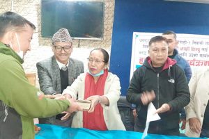 धनकुटाकी ब्लड क्यान्सरपीडित बालिकालाई तीन लाख सहयोग