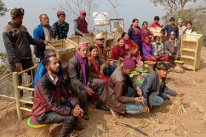 डाँडाखर्कका स्थानीयलाई बाँसका सामाग्री बनाउँने तालिम