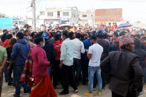 अनुसन्धानमा लापरवाही गरेको भन्दै प्रहरी कार्यालयमा नाराबाजी