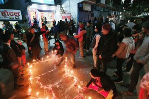 संसद पुनस्थापना गर्ने सर्वोच्चको फैसलाको खुशीयालीमा धनकुटामा दीप प्रज्वलन