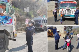 सवारी चालकलाई ट्राफिक प्रहरीको नमस्कार !
