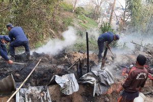 धनकुटा बजारको एक घरमा आगलागी