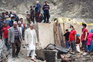 ताप्लेजुङ्गका आगलागी पीडितलाई प्रदेश सरकारले दियो राहत