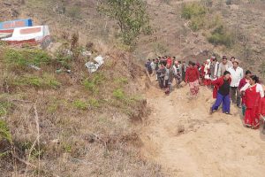 धनकुटाको सिधुवामा चिहानमा डोजर लगाउँदा स्थानीय आक्रोशित