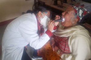 केएमसीको शिविरबाट भक्तपुरका ८ सय बिरामीले पाए निःशुल्क उपचार सेवा