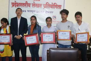 प्रदेश १ स्तरीय लेखन प्रतियोगितामा तेह्रथुमकी निरौला प्रथम