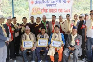 धनकुटामा तीन जना निर्माण व्यवसायी सम्मानित