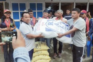 ताप्लेजुङका आगलागीपीडितलाई कांग्रेसको राहत