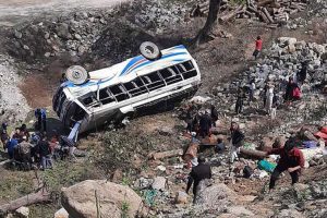 संखुवासभामा बस पल्टियो, १५ यात्रु घाइते