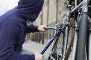 इनरुवामा साइकल चोर्दै गर्दा एक जना पक्राउ