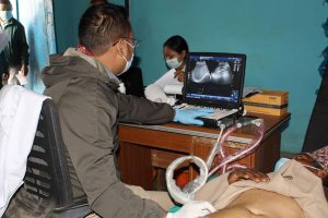 खोटाङको ऐसेलुखर्कमा केएमसीको निःशुल्क स्वास्थ्य शिविर