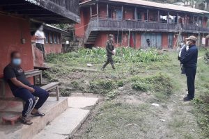 धनकुटा नगरका मेयर तामाङको अभियानः कोरोना संक्रमितको घर–घरमा पुग्ने, हौसला बढाउँने