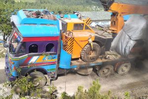 जेसीवी बोकेको ट्रकमा करेन्ट लाग्दा दुई जनाको मृत्यु, दुई घाइते