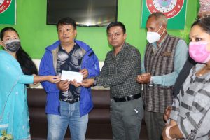 धनकुटाका सञ्चारकर्मीलाई कोरोना बिमा दावी भुक्तानी