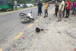 धनकुटामा पिकअप र मोटरसाईकल जुध्दा वुवा–छोरा घाइते