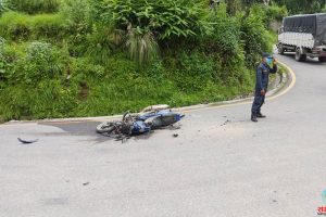धनकुटामा ट्रकको ठक्करबाट मोटरसाइकलमा सवार दुई जना घाइते