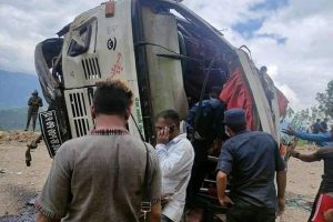 धनकुटामा बस दुर्घटना, २५ जना घाइते