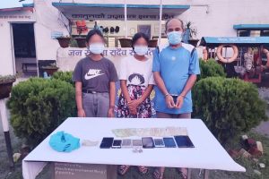 हिलेका दुई युवतीसहित तीन जना ब्राउन सुगरसहित पक्राउ