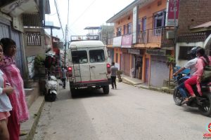 धनकुटा बजारमा माइक्रोको ठक्करबाट बृद्ध घाइते