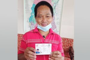 मरेको भनेर मृत्यु दर्ता भइसकेका तामाङलाई मोरङ प्रशासनले छ बर्षपछि दियो नागरिकता