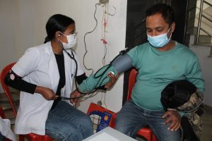 कालिमाटी तरकारी बजारमा केएमसीको निःशुल्क स्वास्थ्य शिविर