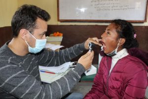 काभ्रेको धुलिखेलमा केएमसीको निःशुल्क स्वास्थ्य शिविर