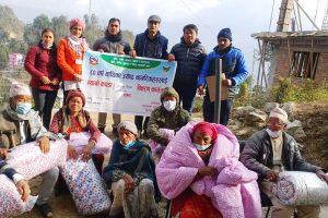 महालक्ष्मी नगरका ८० बर्षमाथिका सबै ज्येष्ठ नागरिकलाई सिरक वितरण गरिदैं