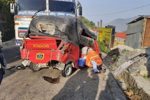 भेडेटारमा बस र टेम्पु जुध्दा एक जनाको मृत्यु