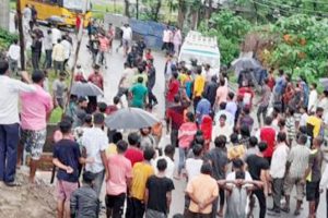 रंगेलीमा स्कूल बसले किच्दा एक विद्यार्थीको मृत्यु, स्थानीयद्वारा दुई वटा बस तोडफोड