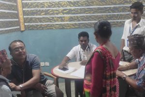 डा.शर्माले सुन्दरहरैंचा र कानेपोखरीमा गराएको शिविरबाट सात सय विरामीले पाए निःशुल्क उपचार