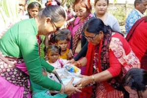 चुनावी बाचा भटाभट पुरा गर्दै सांसद शर्मा: विपन्न विद्यार्थीलाई तीन लाखको सहयोग प्रदान