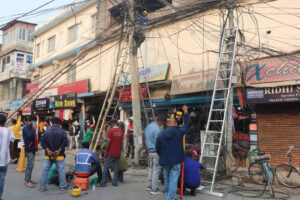 विराटनगरमा जथाभावी लत्रिएका नेट र केवलका तारको व्यवस्थापन तीब्र