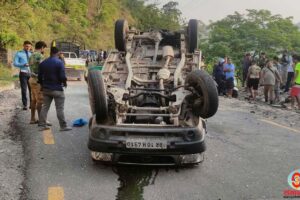 धनकुटामा गाँजा बोकेको भारतीय गाडी दुर्घटना, तीन जना घाइते