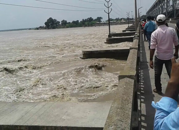 सप्तकोशीका सहायक नदीमा पानीको बहाव बढ्दै, तटीय क्षेत्रमा सतर्कता अपनाउन आग्रह