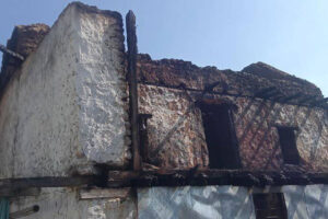 डाँडागाउँमा आगोले घर जलेर नष्ट