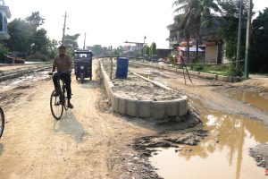 दशकसम्म पनि बनेन विराटनगरको ३ किलोमिटर सडक, फेरि विरोधमा उत्रिए स्थानीय