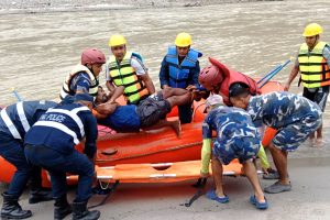 विपदमा परेकाहरुको उद्धार गर्न धनकुटाको मूलघाटमा सामूहिक अभ्यास