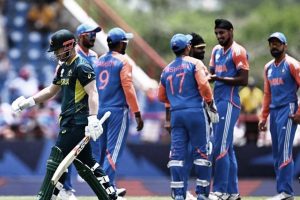 अस्ट्रेलियालाई हराउँदै भारत टी-२० विश्वकपको सेमिफाइनलमा
