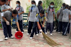 विद्यार्थीले गरे धनकुटा बजार क्षेत्र सफाइ